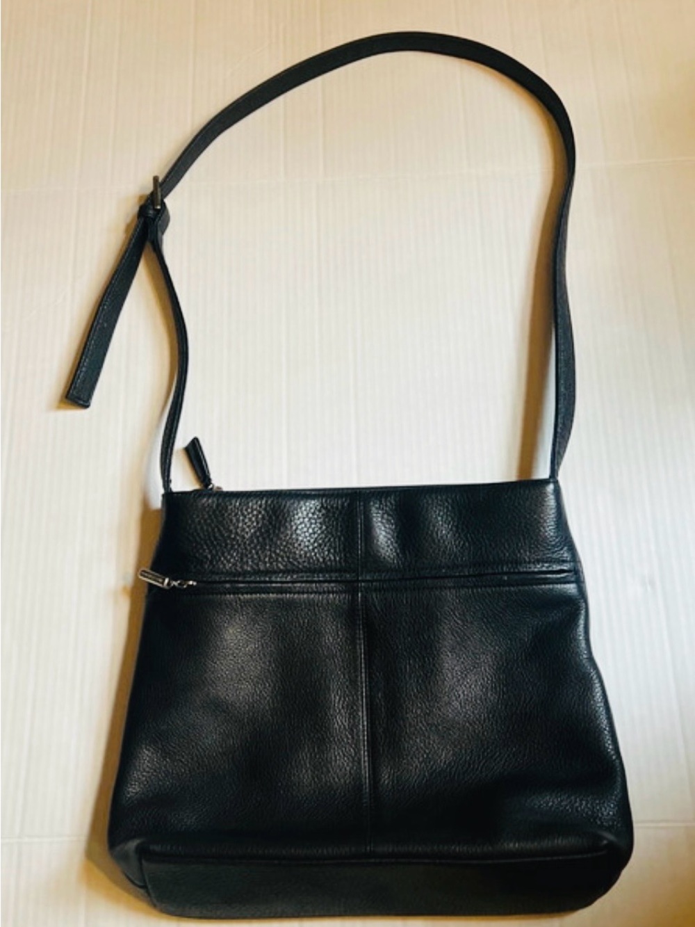 Liz Claiborne Black pebbledLeather Crossbody Bag - Classic Everyday Shoulder Bag